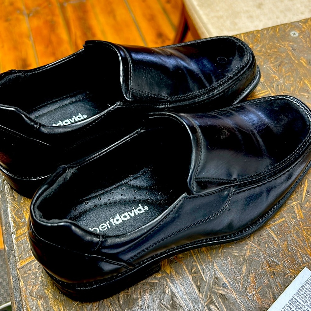 Boys size 2 dress shoes